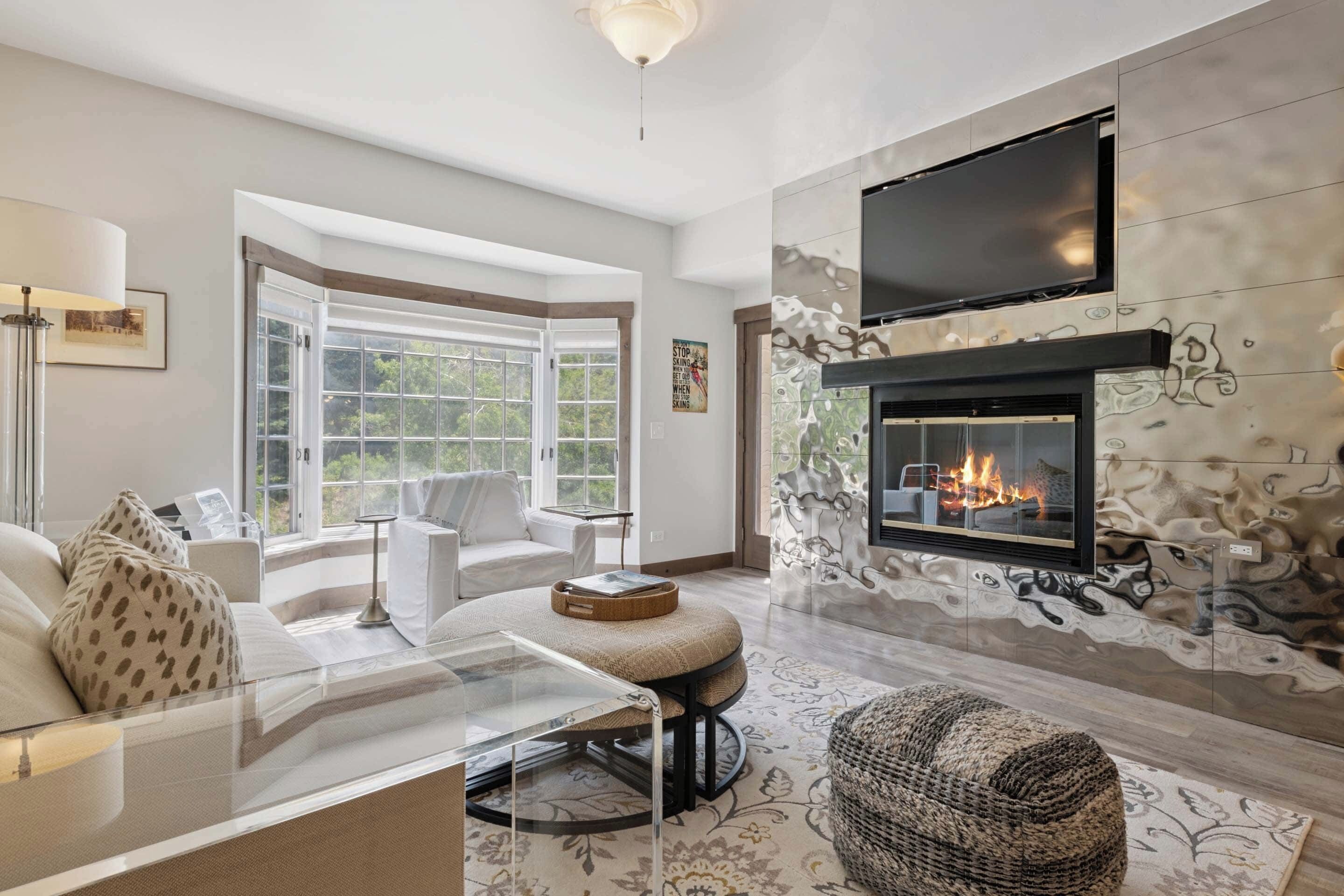 TV, fireplace
