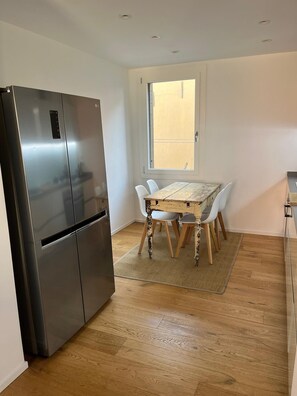 Comfort Apartment, Canal View | Private kitchen