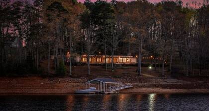 Cherokee Lakefront w/ Huge Patio, Private Covered Dock & Stand-Up Paddle Boards