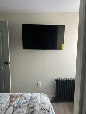 2 habitaciones, tabla de planchar con plancha, wifi y ropa de cama