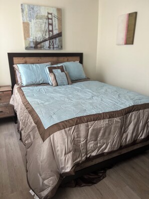 2 bedrooms, iron/ironing board, WiFi, bed sheets