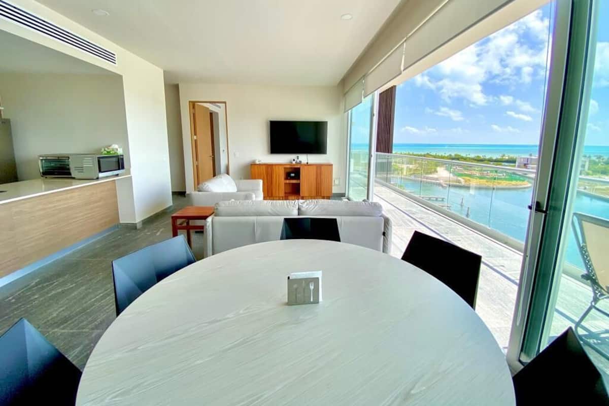 Luxury Apartment, Balcony, Sea View | Dining room
