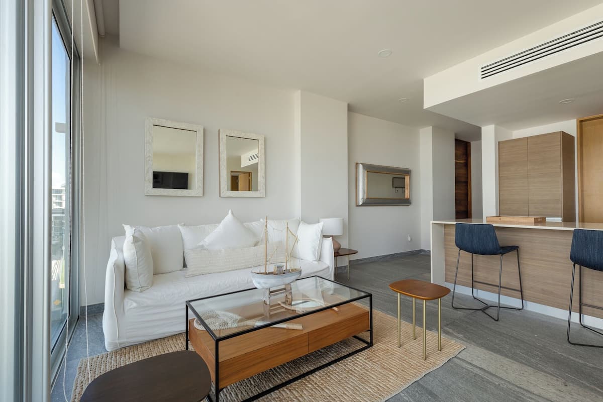 Comfort Apartment, 3 Bedrooms, Balcony | Living area | TV