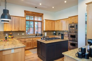 Fridge, microwave, oven, stovetop - Hot tub! Ski In/Out! Pool Table/PingPong Fireplaces! Mere feet from the Village! (Truckee)