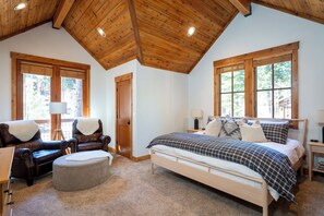 4 bedrooms, desk, iron/ironing board, WiFi - Hot tub! Ski In/Out! Pool Table/PingPong Fireplaces! Mere feet from the Village! (Truckee)