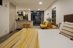 1 bedroom, iron/ironing board, internet, bed sheets