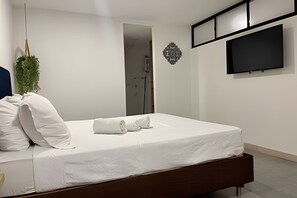 1 bedroom, iron/ironing board, internet, bed sheets