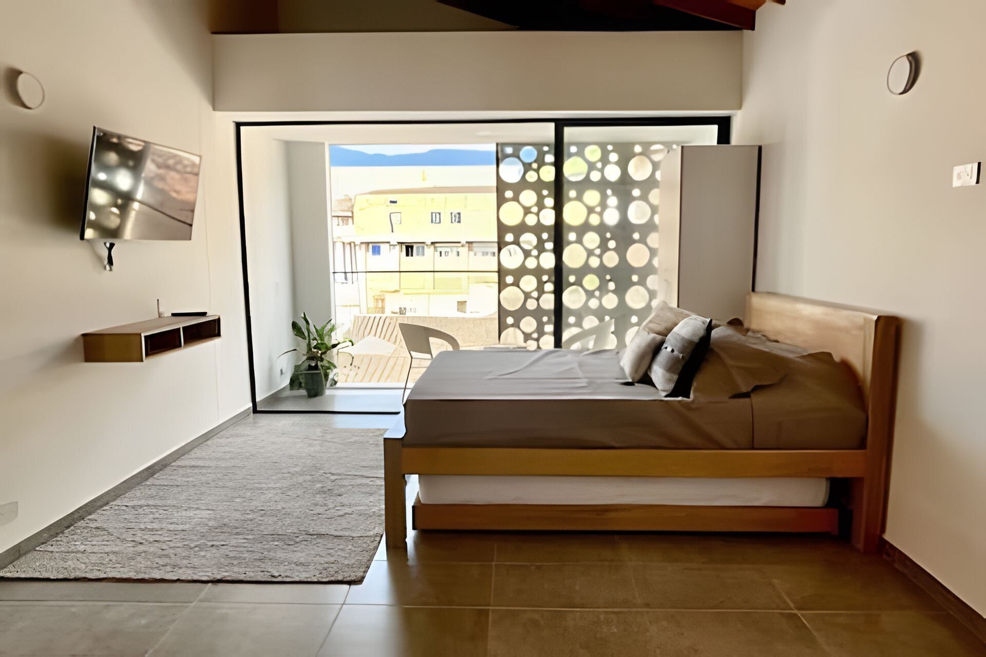 1 habitación, tabla de planchar con plancha, internet y ropa de cama 