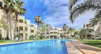 Apartment with pool views, parking and Wi-Fi