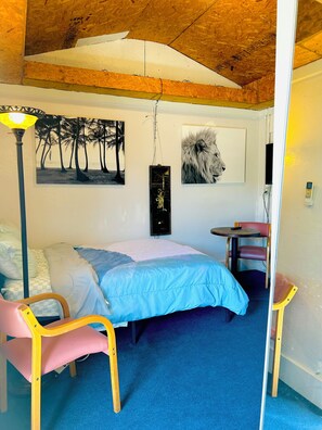 2 bedrooms, in-room safe, WiFi, bed sheets