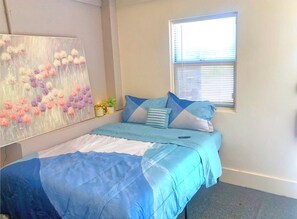 2 bedrooms, in-room safe, WiFi, bed sheets - Best Deal Cozy Micro Studio located on Southwest Beltline  (Atlanta)