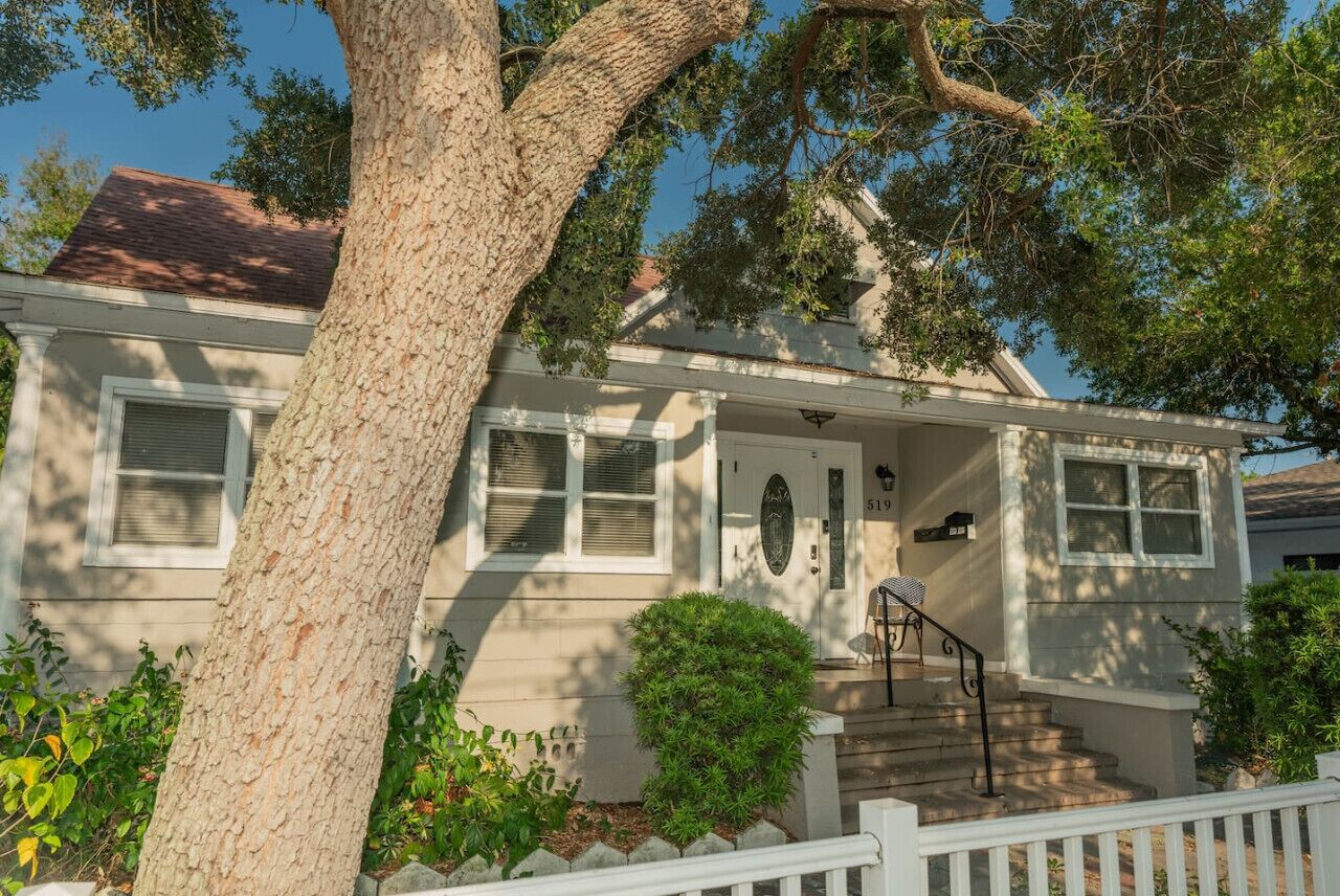 Central in DWTN St Pete 5 BR with Parking!