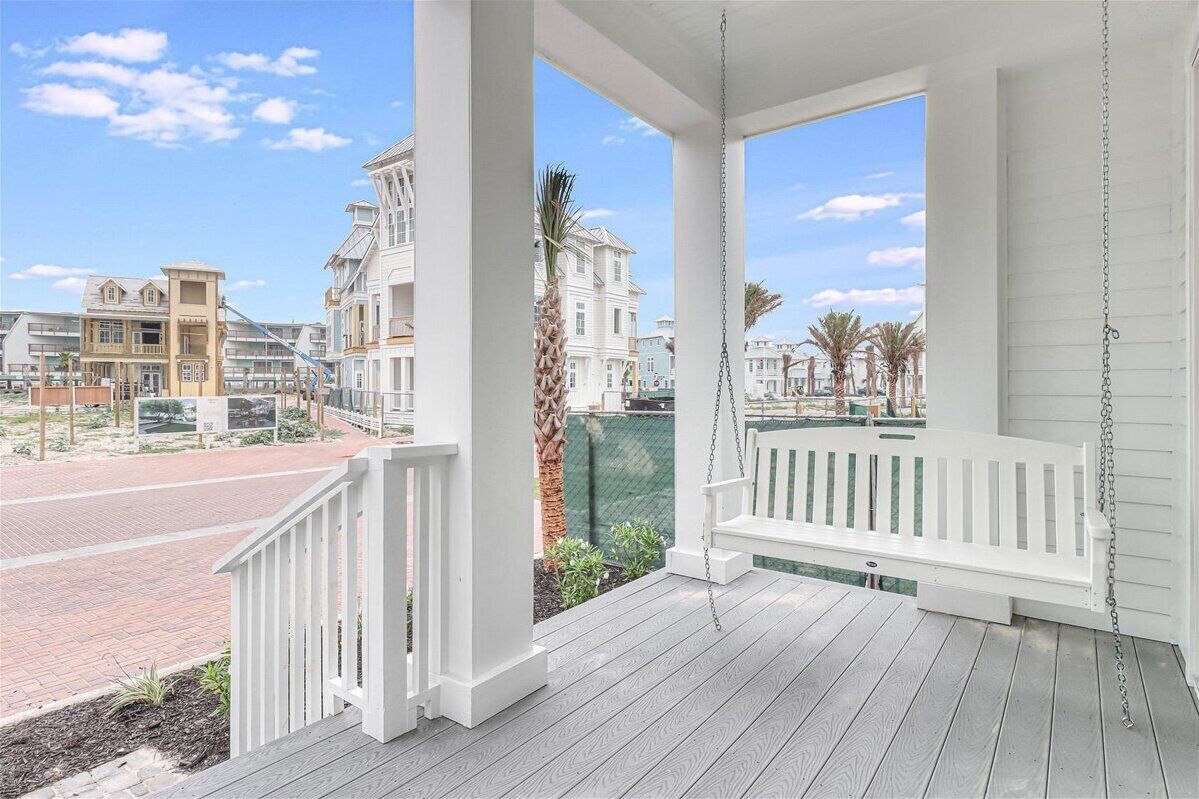 House (4 Bedrooms) | Front of property