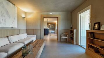 43-Zoll-Smart-TV mit Satellitenempfang