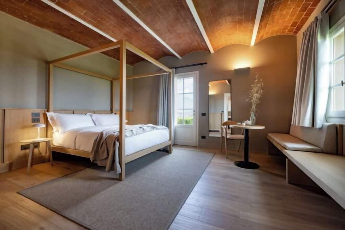 1 bedroom, premium bedding, down duvets, minibar
