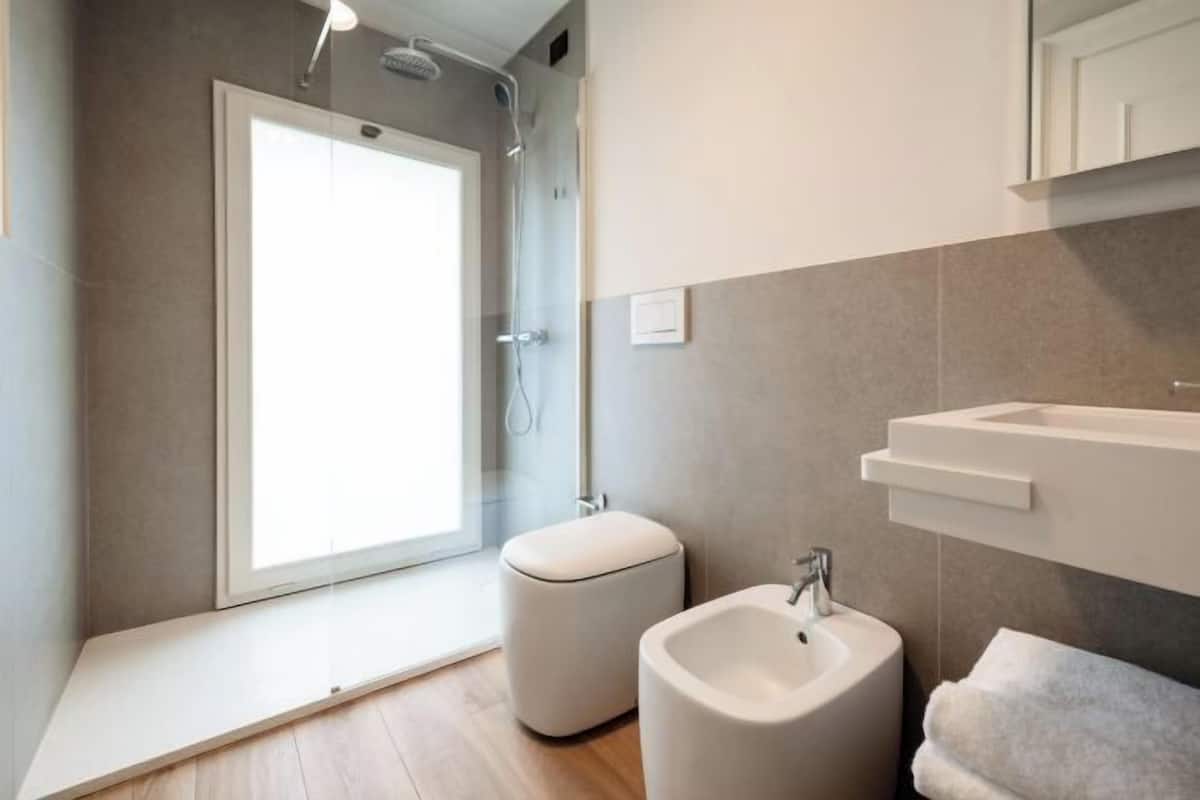 Shower, rainfall showerhead, designer toiletries, hair dryer