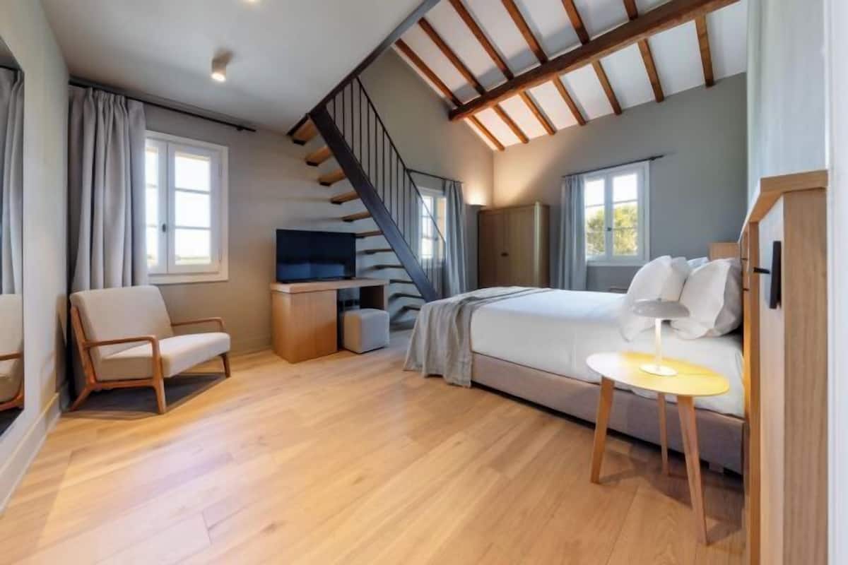 1 bedroom, premium bedding, down duvets, minibar