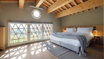 Hochwertige Bettwaren, Daunenbettdecken, Minibar, Zimmersafe