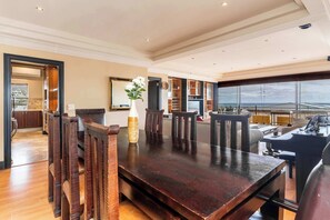 Dining - Beachside Manor - Sleeps 16, 2 mins from beach (Cape Town)