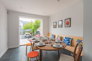Dining - Oyster Shore -  a Bloom Stays holiday let that sleeps 8 guests  in 3 bedrooms (Whitstable)