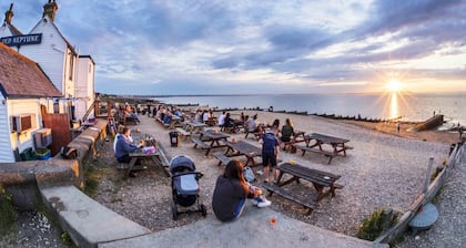 Oyster Shore - a Bloom Stays holiday let that sleeps 8 guests in 3 bedrooms