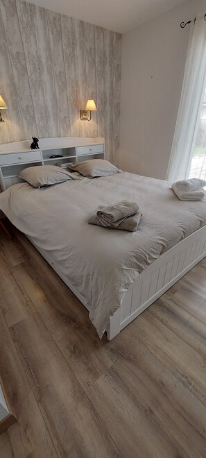 3 chambres, fer et planche à repasser, lit parapluie, Wi-Fi gratuit