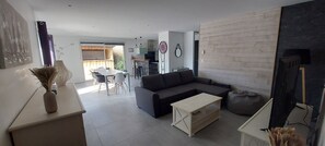TV connectée, livres, chaßne hi-fi