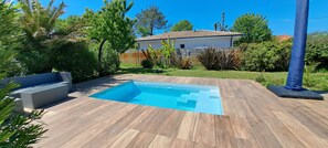 Outdoor pool, a heated pool - Villa Océan, 8 pers, heated pool, private parking, countryside, near ocean (Le Porge)
