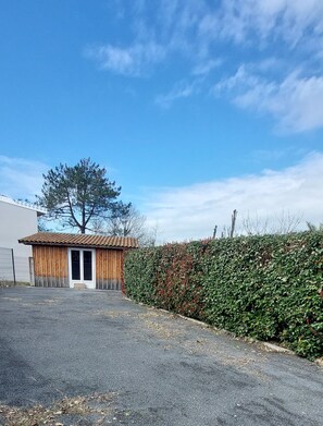 Exterior - Villa Océan, 8 pers, heated pool, private parking, countryside, near ocean (Le Porge)