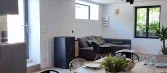 Maison de Village Avec Terrasse de Plein Pied, sur le Gr60 à 500m de la Rivière