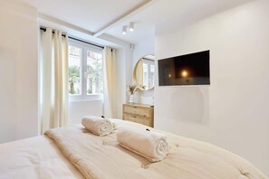 2 bedrooms, iron/ironing board, free WiFi, bed sheets