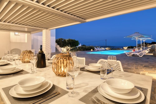 Paros Villa Dioni, pool luxury villa in Santa Maria 