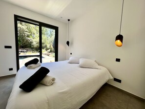 4 bedrooms, travel cot, bed sheets - Casa di Macchjerolu (Sotta)