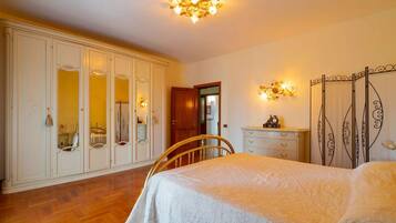 3 chambres, bureau, Wi-Fi, draps fournis