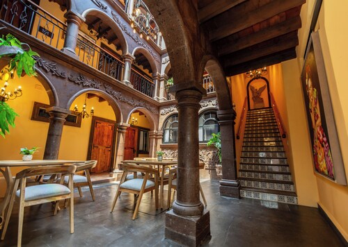 Hotel Boutique Five Queens