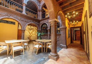 Free daily continental breakfast  - Hotel Boutique Five Queens (San Miguel de Allende)