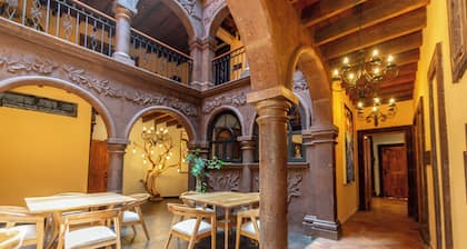 Hotel Boutique Five Queens