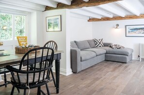 Smart TV - Briardene - 2 Bedroom Cottage - Oxwich (Swansea)