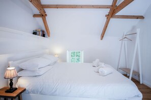 2 chambres, fer et planche à repasser, Wi-Fi, draps fournis