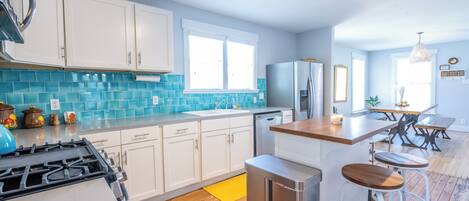 Microondas, horno, placa de cocina, lavavajillas