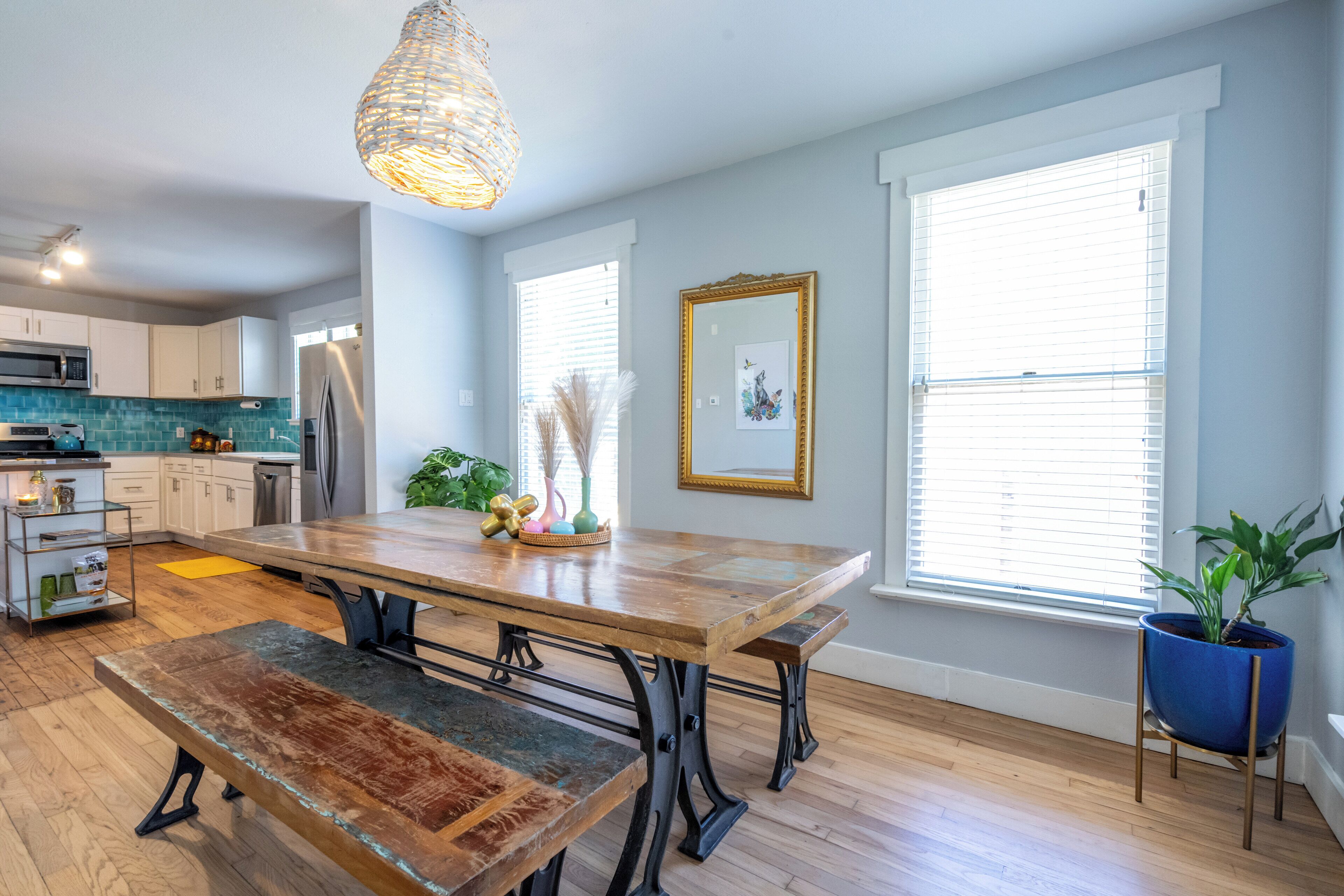 Unique, Artsy Bungalow, Walk to South Congress. Pet Friendly!