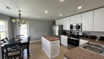 Mikrobølgeovn, ovn, kogeplade, opvaskemaskine