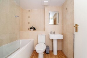 Asciugacapelli, asciugamani, sapone, shampoo
