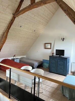 3 bedrooms, WiFi, bed sheets - House on the Cancale/Mont-Saint-Michel coastline, ideal for families. (Le Vivier-sur-Mer)