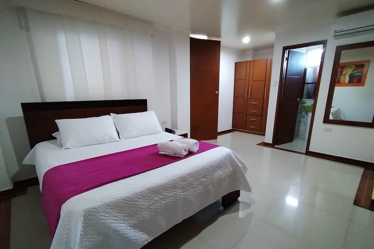 Habitación doble Deluxe | Escritorio, wifi gratis y ropa de cama