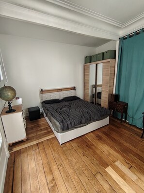 1 dormitorio, tabla de planchar con plancha, wifi y ropa de cama