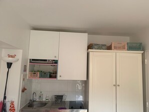 Fridge, microwave