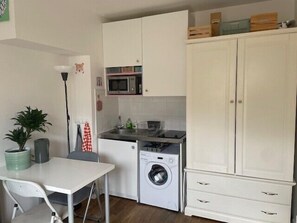Fridge, microwave