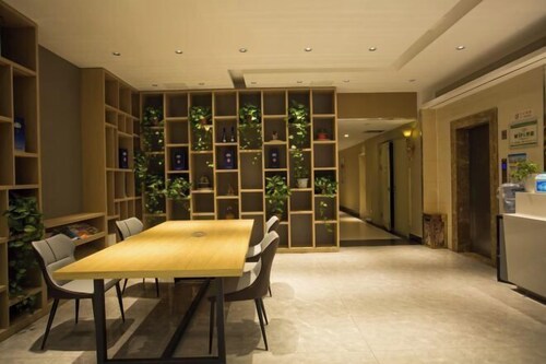 Home Inn Alliance Huayi Hotel (Tancheng Railway Station Tanguo Ancient City)