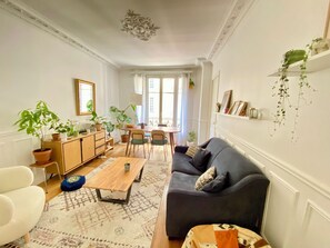 Living area - Splendid apartment 2 steps from La Villette (Paris)